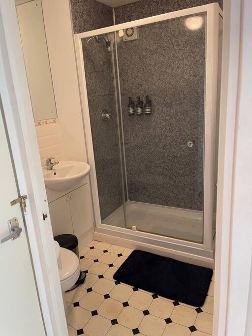 Centre Of Town House 3 Bedrooms Sleeps 5 And Infant Free Onsite Parking 2 Cars King's Lynn Extérieur photo