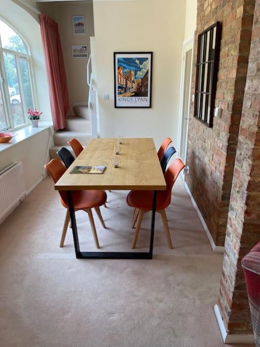 Centre Of Town House 3 Bedrooms Sleeps 5 And Infant Free Onsite Parking 2 Cars King's Lynn Extérieur photo